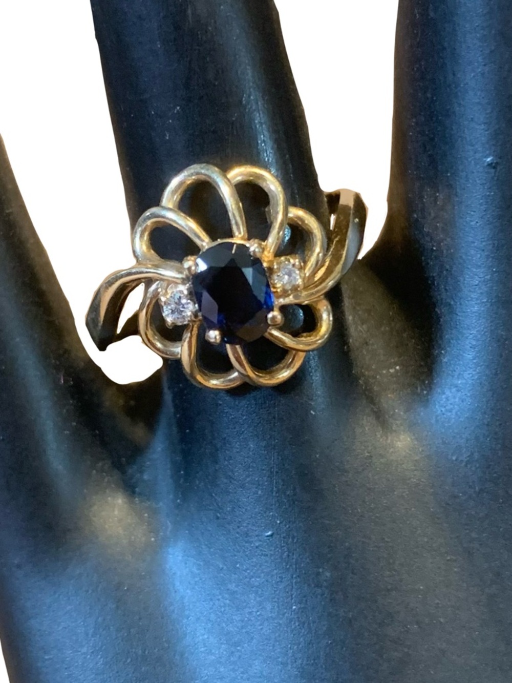 10K SOLID YELLOW GOLD SAPPHIRE AND DIAMOND RING (7)
